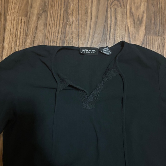NY & Company * Woman Long Sleeve V Neck * Size Medium - Picture 5 of 7